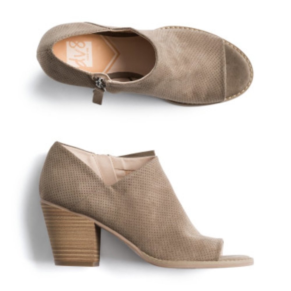 DV 8 Jinna Perforated Peep Toe Bootie Size 6 Taupe